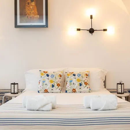 Lisbon's Gem: Moorish Arch Near River Acces Apartment Lisbon