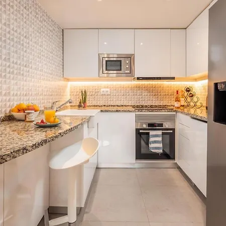 Lisbon's Gem: Moorish Arch Near River Acces Apartment *