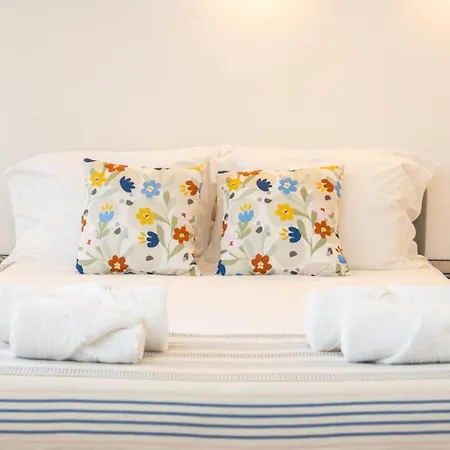 Lisbon's Gem: Moorish Arch Near River Acces * Lisboa