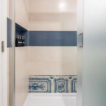 Lisbon's Gem: Moorish Arch Near River Acces Апартаменти