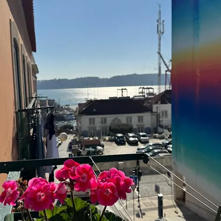 Апартаменти Lisbon's Gem: Moorish Arch Near River Acces Лісабон