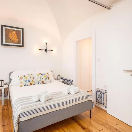 Lisbon's Gem: Moorish Arch Near River Acces Апартаменти *